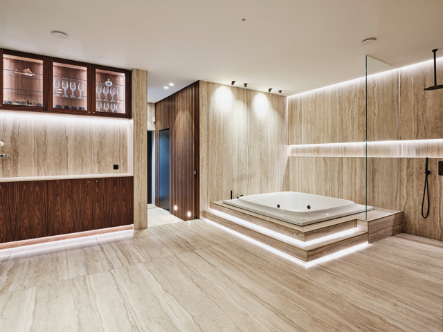 Erfaren elektriker Vallensbæk team fra EL Entreprisen foran servicebil